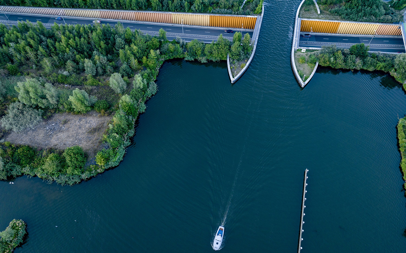 Luchtfoto Aquaduct Veluwemeer in Harderwijk