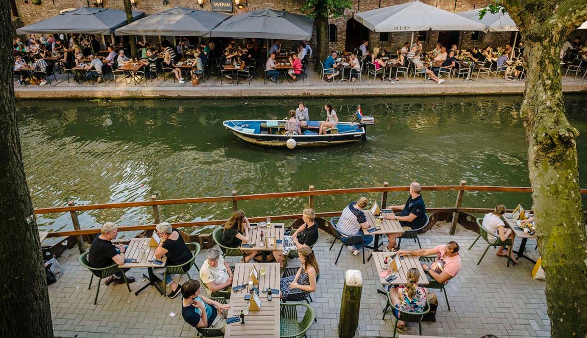  Eerste zomerse dag - volle terrassen in Utrecht