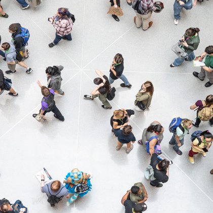 Drukke plek met veel mensen