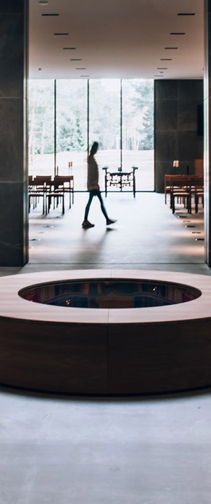 Zaal in herdenkings- en educatiecentrum Nationaal Ereveld Loenen
