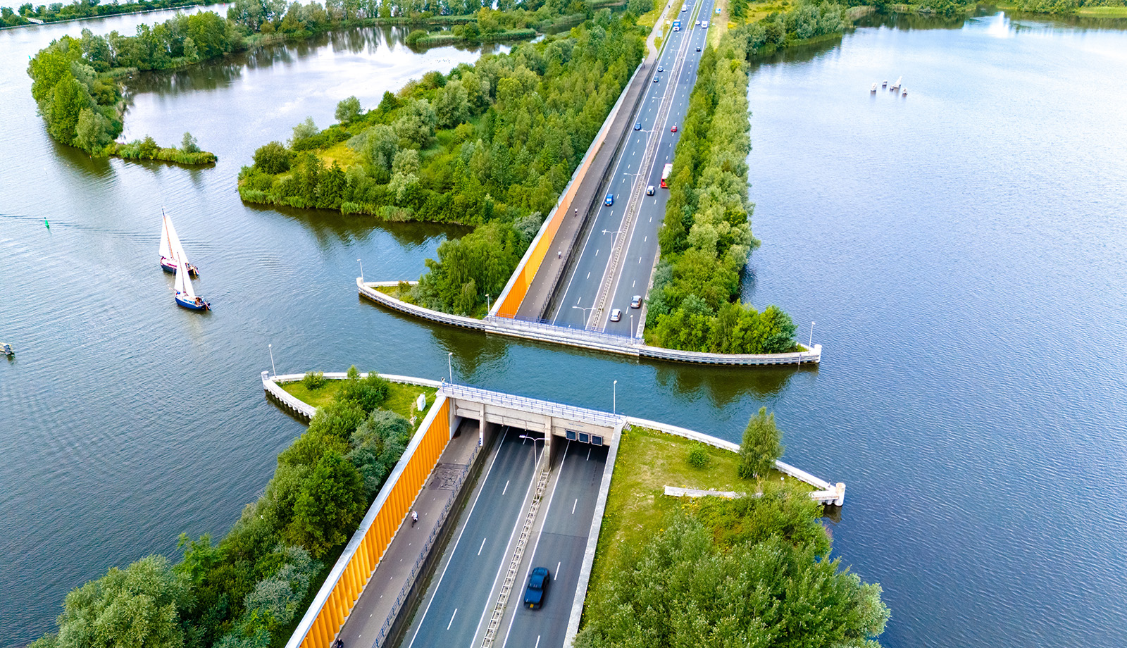 Luchtfoto Aquaduct Veluwemeer in Harderwijk