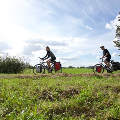 Koppel op fietsvakantie door Nederland