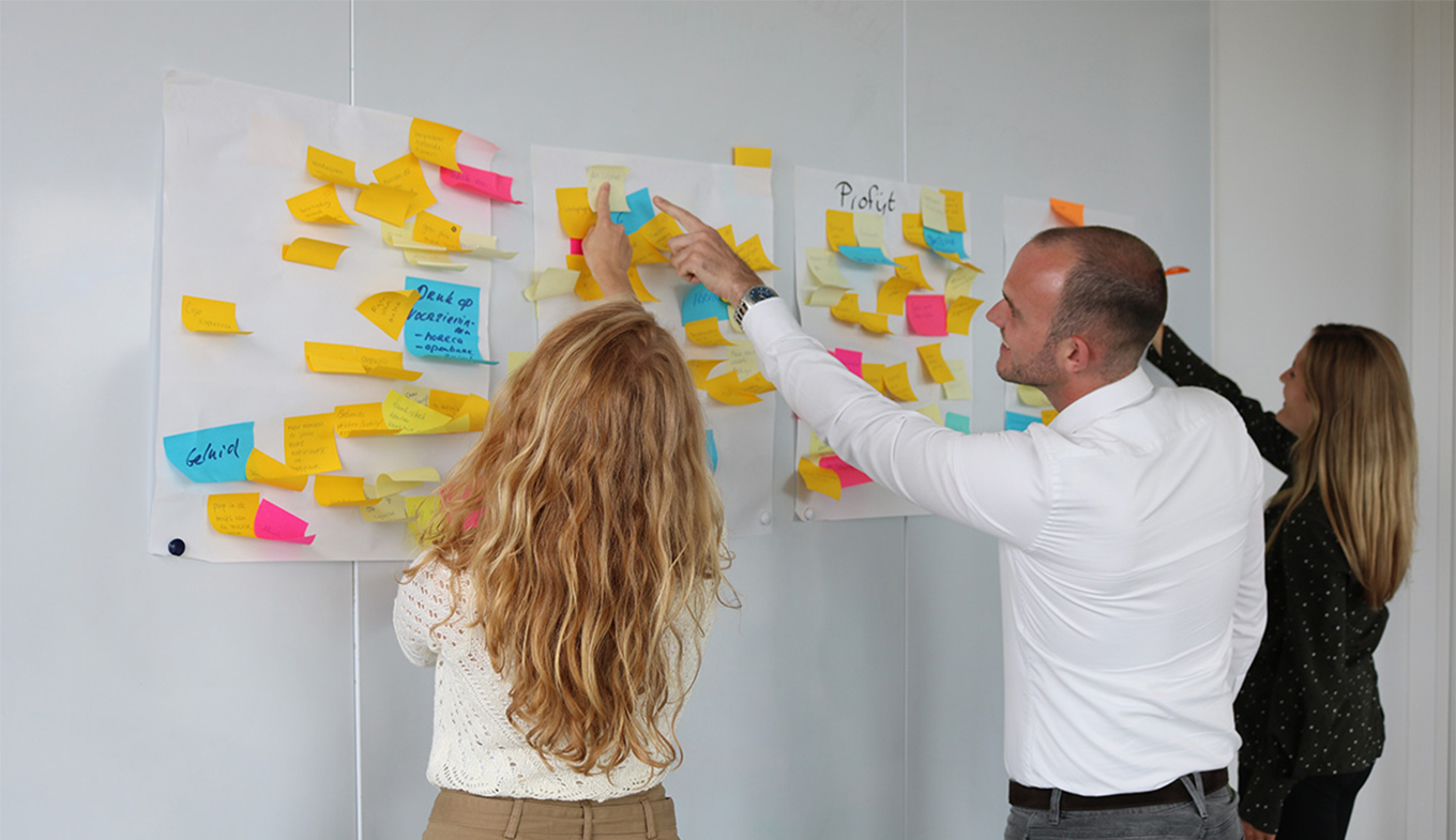 Brainstorm sessie met post-its