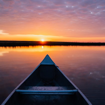 Kano bij avondlicht in Nationaal Park Lauwersmeer