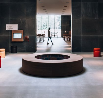 Zaal in herdenkings- en educatiecentrum Nationaal Ereveld Loenen